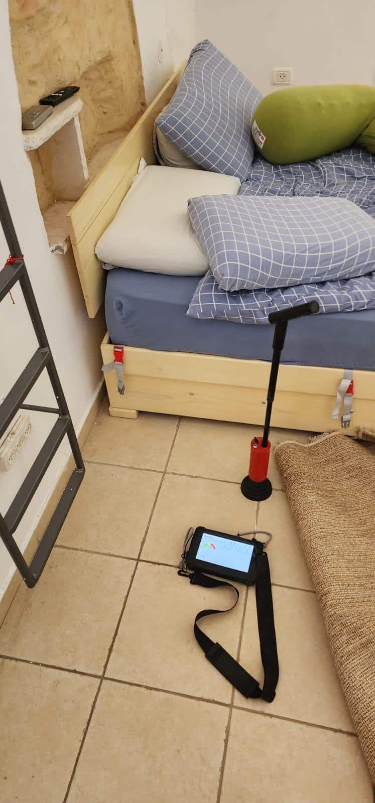 איתור נזילת מים באמצעות גז בחדר השינה